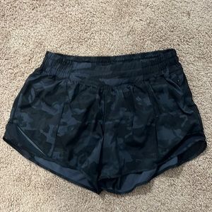 Lululemon Hotty Hot Shorts 4in